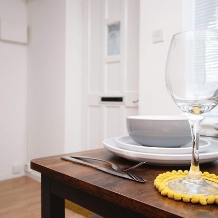 2Bedroom Home- Free Parking, Wi-Fi & Patio- Available For Long Or Short Term Bristol Exterior photo